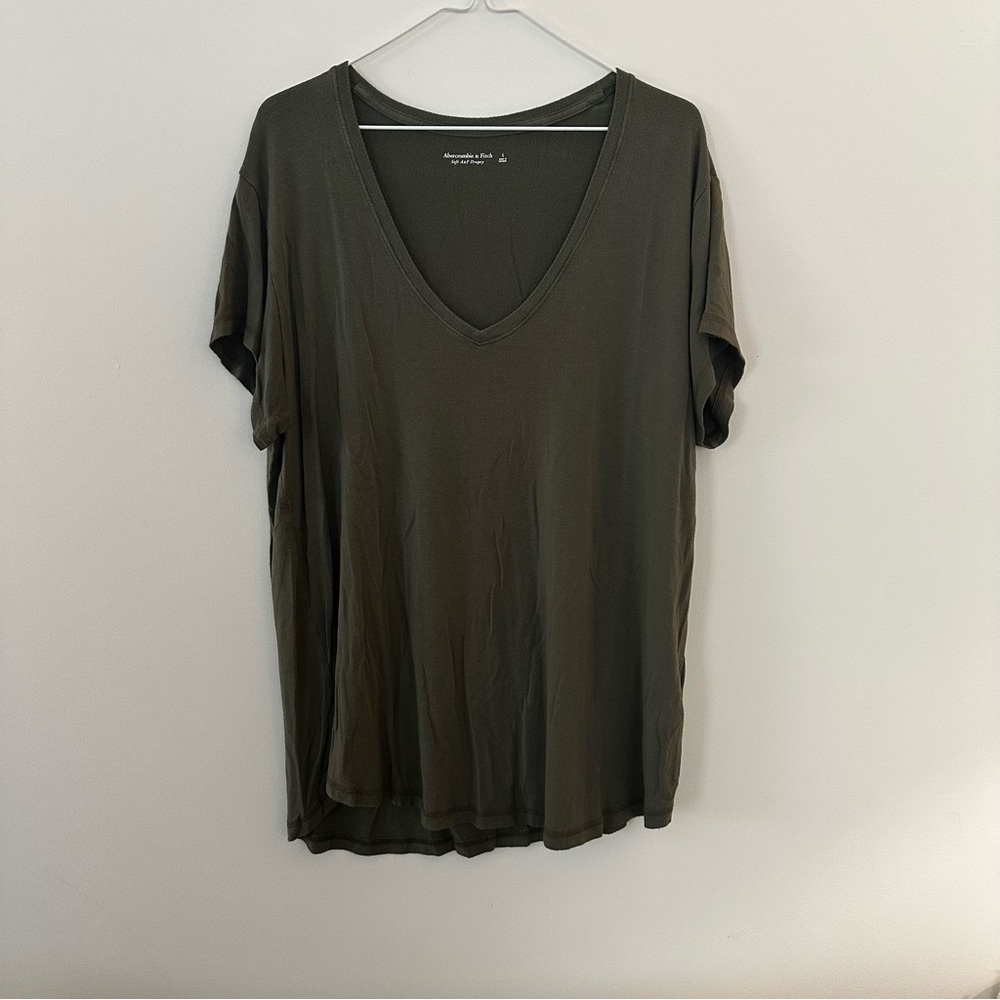 Abercrombie Soft AF V Neck Tee Olive Green Relaxed Fit Size L